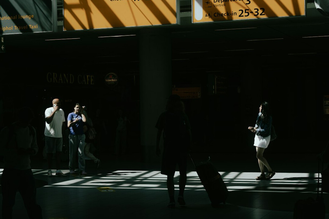 pop star leaving airport